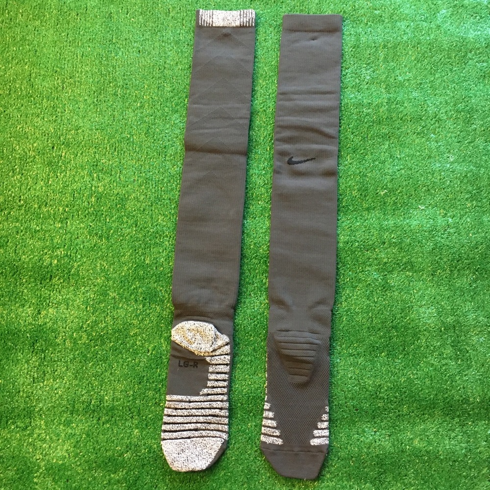 NEW NIKE GRIP SOCKS KNEE HIGH